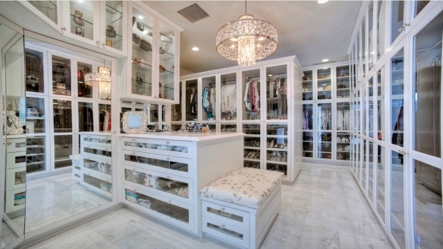 Amazing Big Walk In Closet Picture
