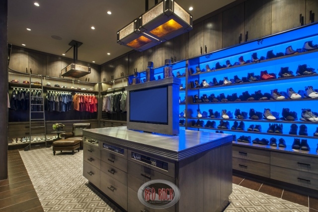 Amazing Huge Walk In Closet Pics