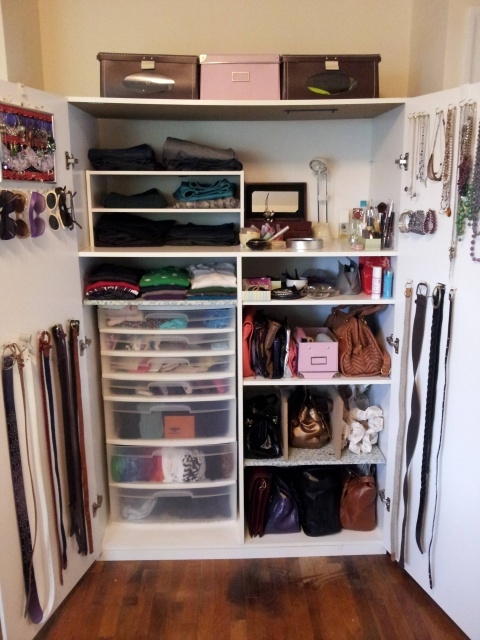 Amazingly Clothes Arrangement Ideas Pic