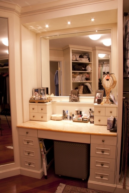 Awesome Walk In Closet With Makeup Area Pictures