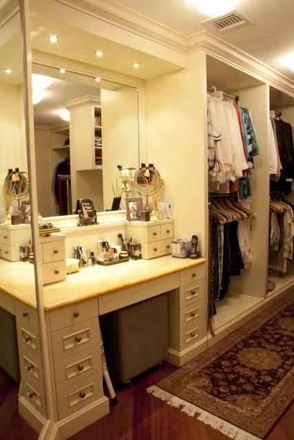 Best Walk In Closet With Vanity Picture