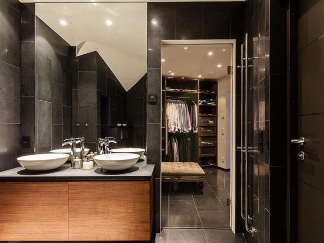 Classy Closet With Bathroom Design Image
