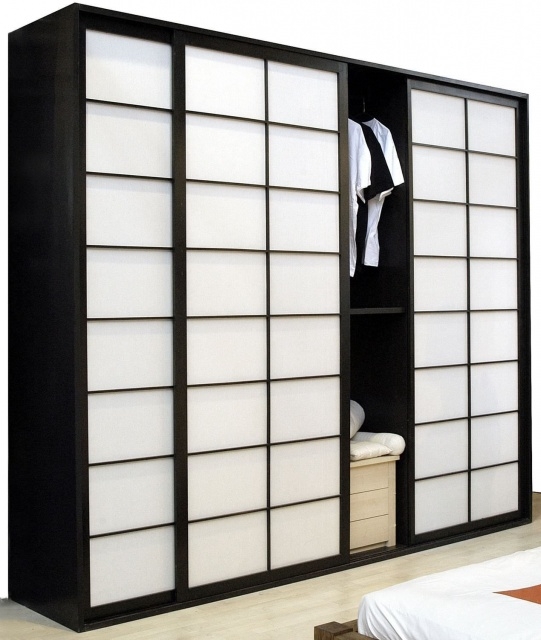 Contemporary Japanese Style Closet Image