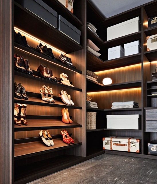 Contemporary Molteni Walk In Closet Photo