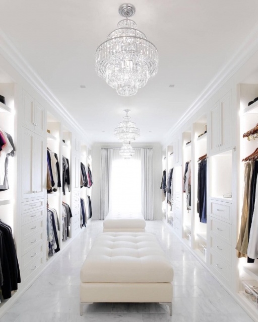 Easy Open Walk In Closet Pic