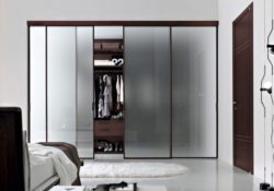 Fantastic Walk In Closet Glass Image
