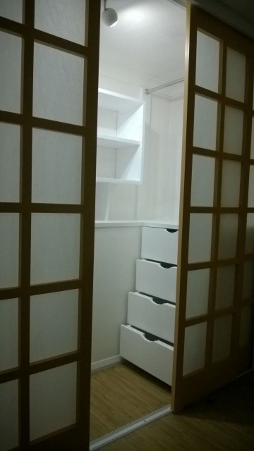 Luxurious Japanese Style Closet Image