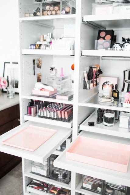 Luxurious Makeup Closet Organizer Image