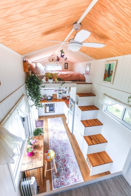 Luxurious Tiny House With Walk In Closet Picture