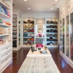 Luxury Big Walk In Closet Design Pic