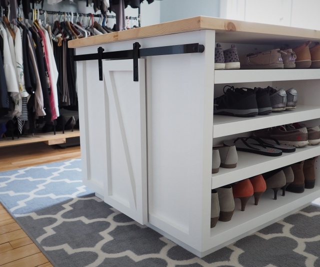 Popular Walk In Closet 2X2 Photos