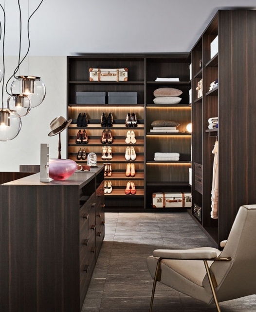Stunning Molteni Walk In Closet Photo