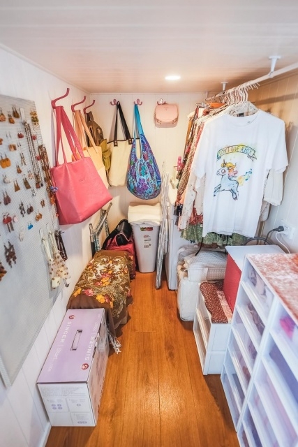 Stylish Tiny House With Walk In Closet Images