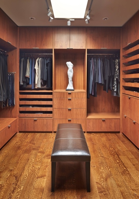 Stylish Walk In Closet 2X2 Photos