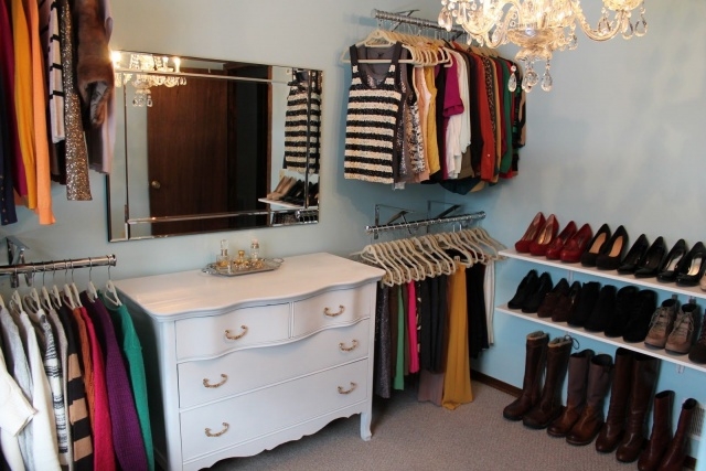 Top 10X10 Walk In Closet Design Image