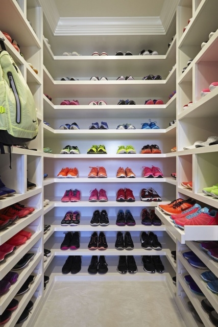 Top Huge Walk In Closet Picture
